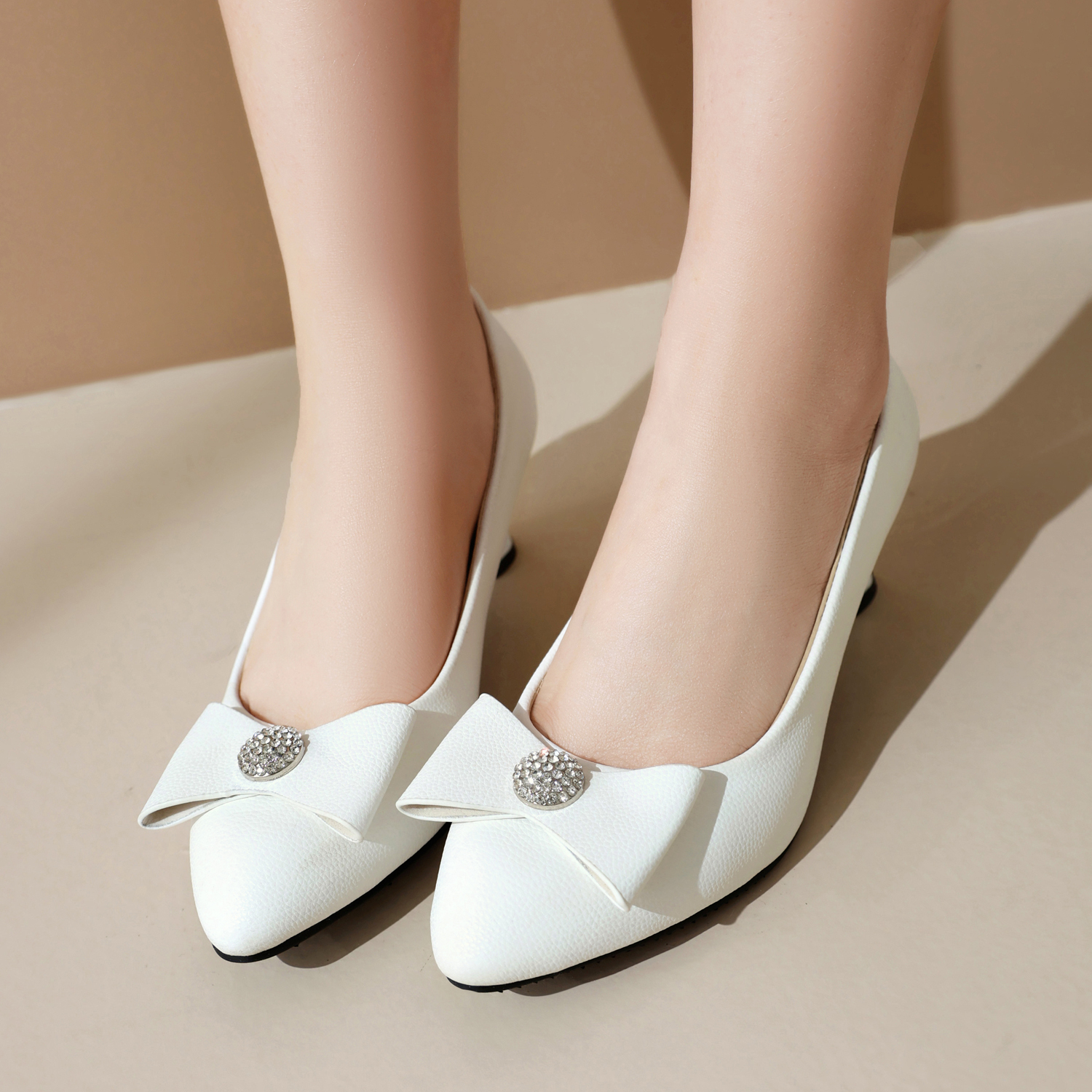 蝴蝶结尖头鞋女特大码43444546474850女鞋黑色工作鞋粗跟中跟单鞋