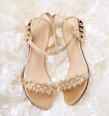 子33大码 时装 41一43 女夏季 中跟百搭一字带水钻女鞋 凉鞋 金色低跟鞋