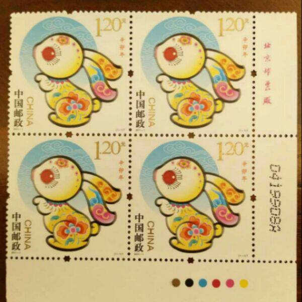 2011-1三轮生肖兔右下角带厂铭方连(带荧光) 原胶全品 邮局正品