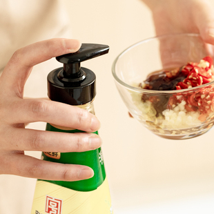 耗油按压嘴番茄酱蚝油果酱通用挤压器 日本耗油压嘴泵头家用按压式