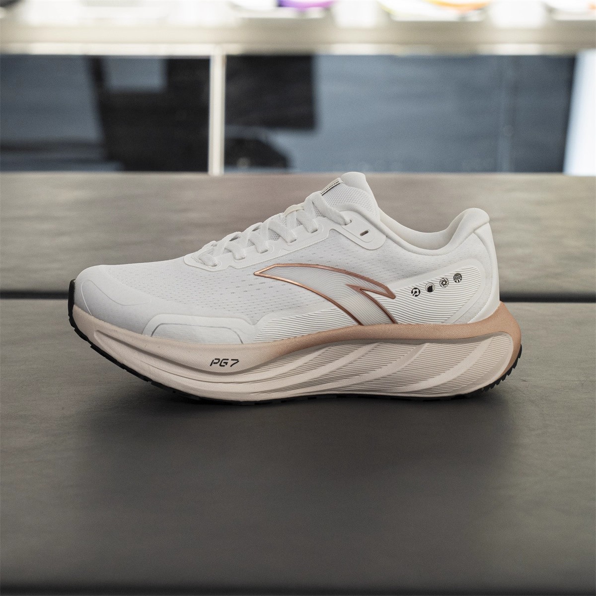 安踏PG7旅步2.5运动鞋女新款加绒缓震3休闲通勤慢跑鞋子122545545