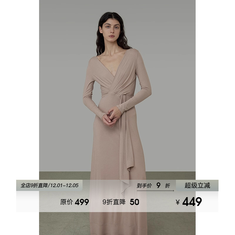 UNSPOKEN运V领长袖修身连衣裙