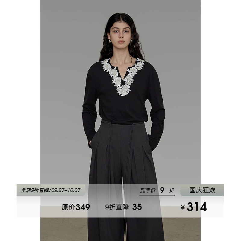 UNSPOKEN设计感贴花针织上衣女2025年秋季新款复古简约V领针织衫