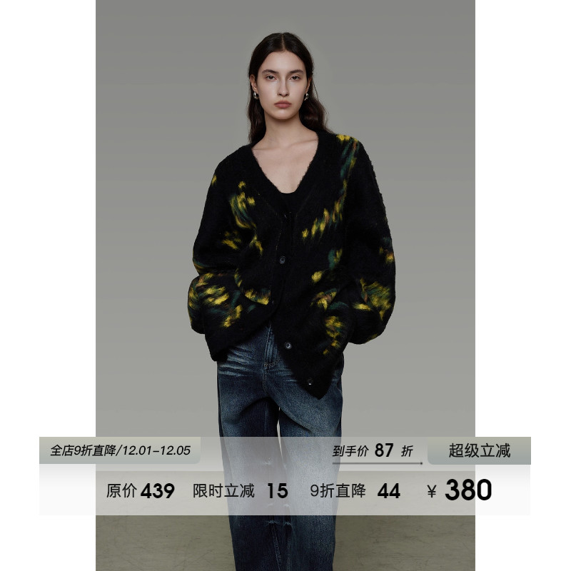 UNSPOKEN复古花纹V领针织开衫女2025年冬季新款宽松法式慵懒毛衣