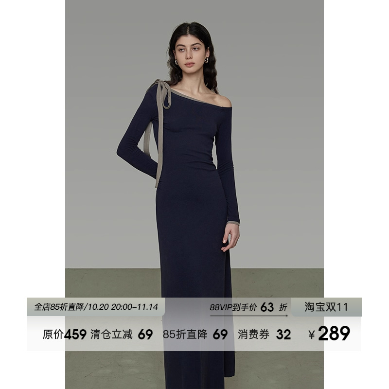 UNSPOKEN撞色斜肩针织长袖连衣裙女2025新款设计感小众露肩长裙子