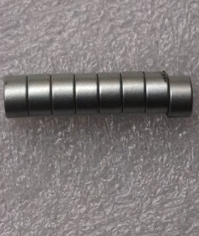 汝铁硼磁铁 直径12*高7mm 内孔1.5mm 发电机强磁 N45 镀镍 2极