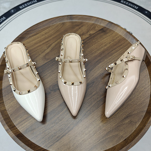 内外增高铆钉一字带包头半拖鞋女2026新款漆皮尖头通勤尖头单鞋女