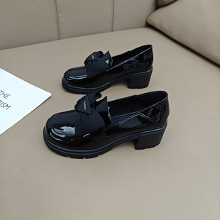 一脚蹬 复古粗跟漆皮乐福亮面黑色英伦小皮鞋 蝴蝶结单鞋 女2025新款