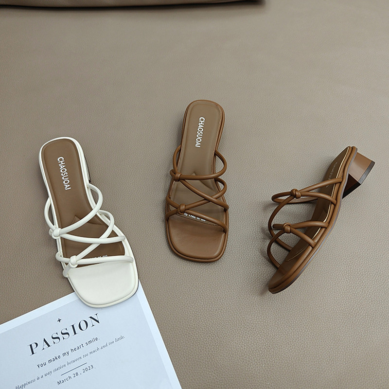 法式晚风凉拖鞋夏季外穿女鞋子2025新款米色方头配裙子低粗跟凉鞋