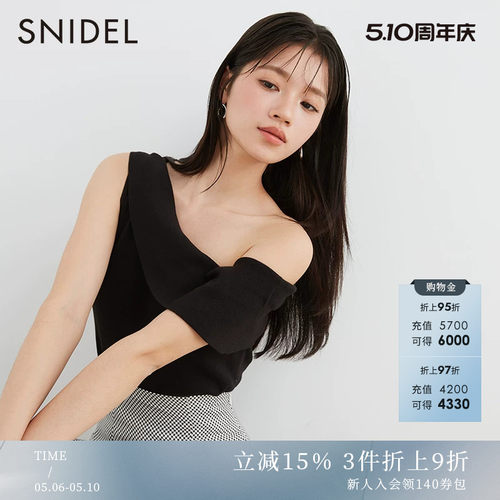 SNIDEL气质纯色斜露肩针织上衣