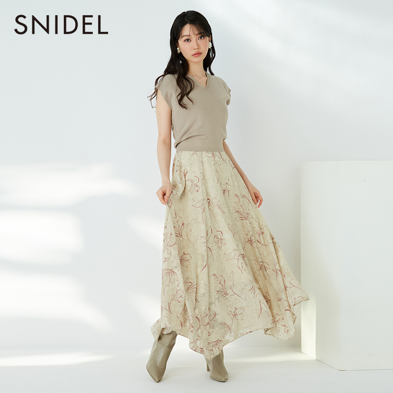 SNIDELV领针织印花连衣裙套装