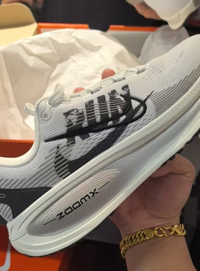 Nike耐克 Vomero 18 绿橙色男回弹缓震泡棉透气跑步鞋HM6803-300