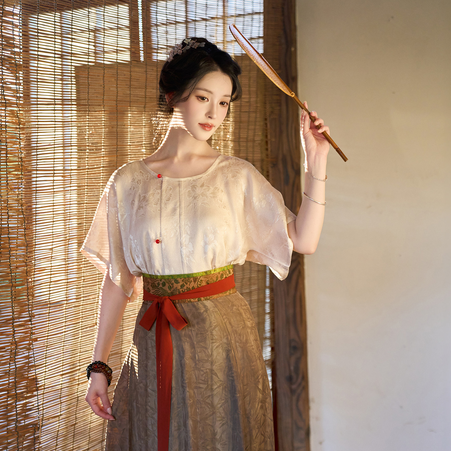 桑缕 清水溪汉初汉服桑蚕丝唐圆领汉服半臂八破裙显瘦日常中国风图片