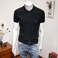 Áo thêu nam ngắn tay áo sơ mi cộc tay Hàn Quốc Chữ đơn giản Áo sơ mi cộc tay Ins Harbor Slim Lapel Áo thun nam - Polo áo polo nam