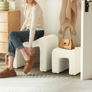 2026新款高级感换鞋凳门口家用轻奢极简风毛绒换鞋凳创意造型凳