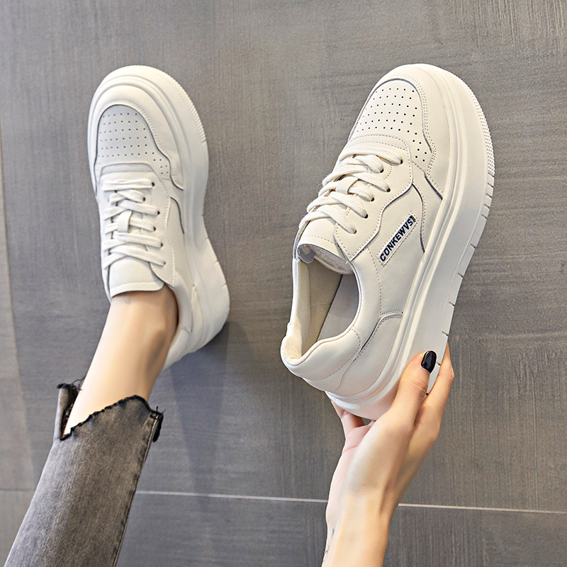 厚底平底大码41一43真皮小白鞋秋