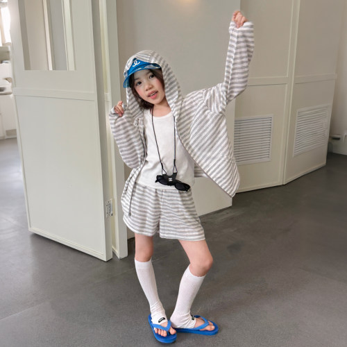 柒号童仓女大童美式慵懒条纹两件套夏装新款儿童轻薄连帽外套短裤