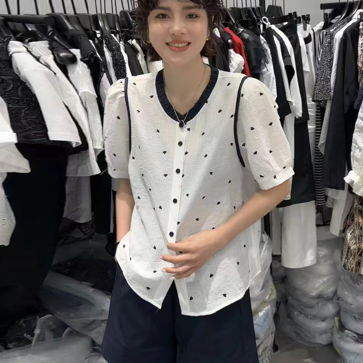 短袖衬衫2025夏季新款爆款今年流行好看圆领爱心休闲上衣薄款衬衣