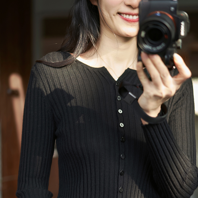 斐雪 68支精纺羊绒 16针超细织 修身却不紧绷 坑条轻盈丝滑薄开衫