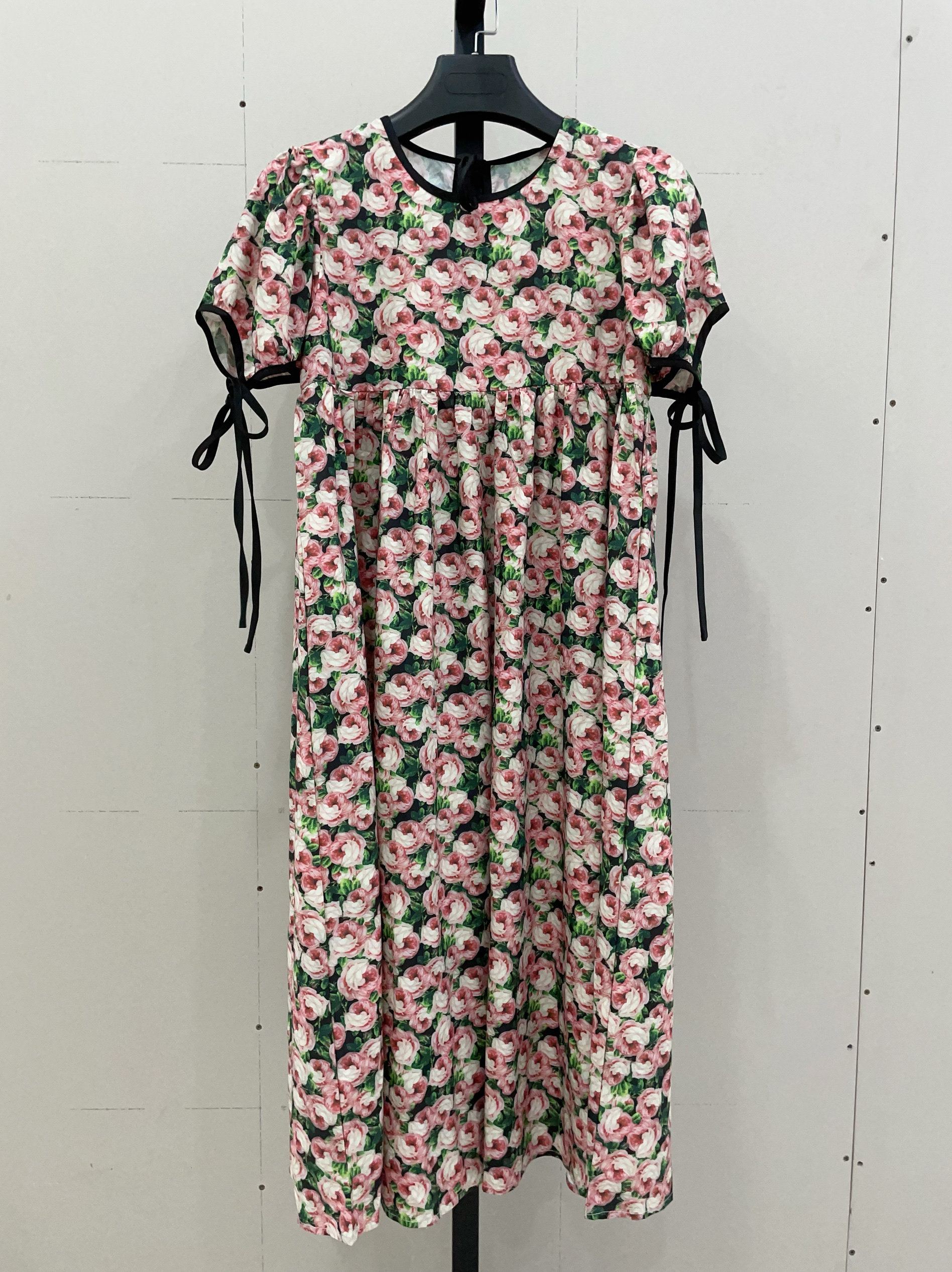 夏花朵短袖连衣裙高腰油画大摆时尚减龄灯笼袖休闲洋气女文艺长裙