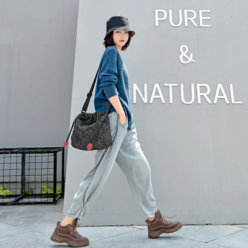 原创休闲小斜挎包褶皱抽绳水桶包