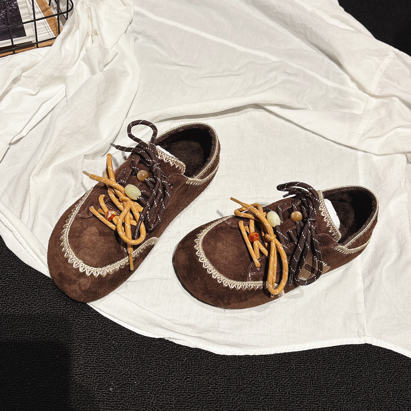 民族风串珠刺绣真皮加绒勃肯鞋