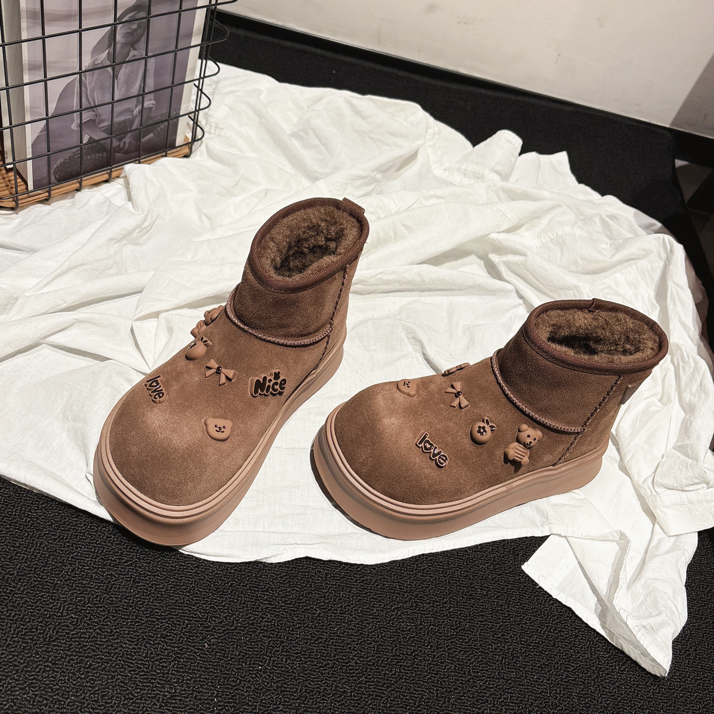 配堆堆袜~可爱真皮羊羔毛雪地靴