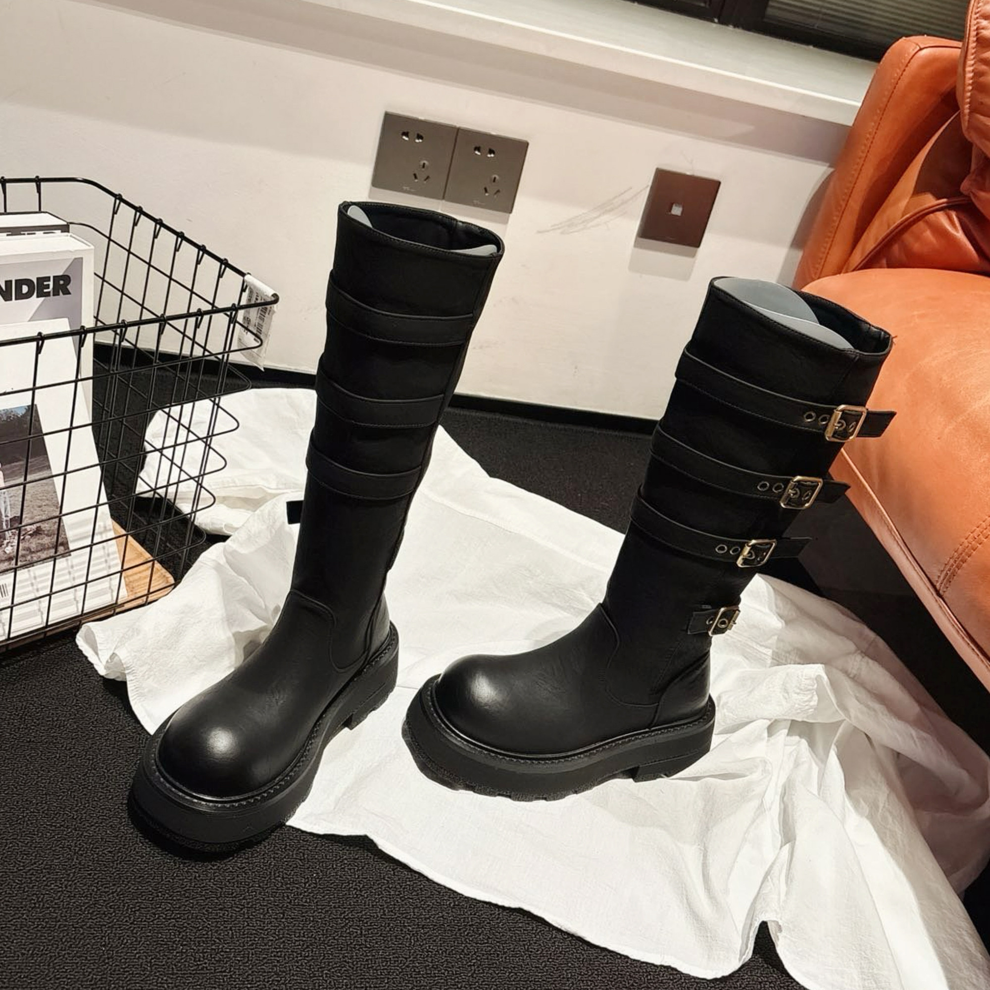 韩国单~厚底增高皮带扣长筒靴女