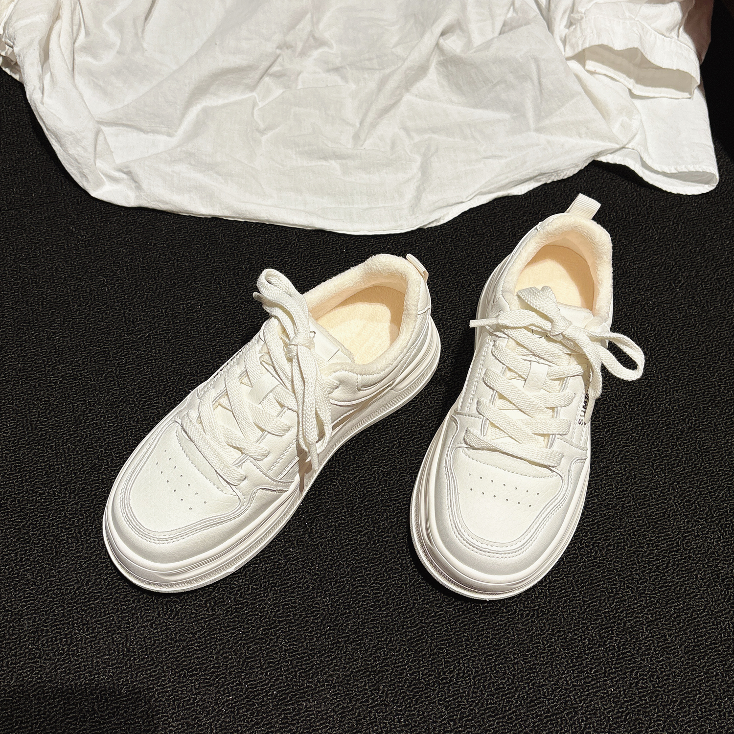 巨轻~厚底增高真皮加绒小白鞋女