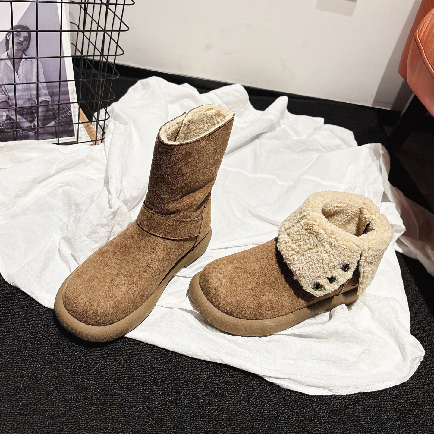 两穿设计小厚底羊羔毛翻边雪地靴