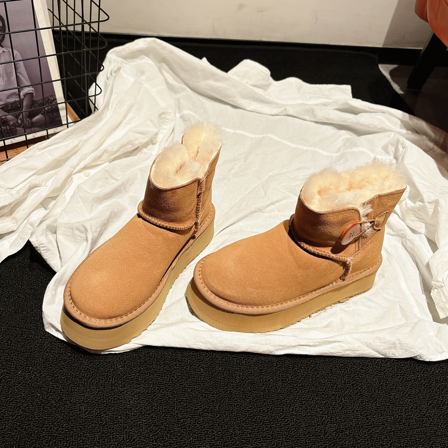 糖炒栗子巨轻厚底真皮羊毛雪地靴