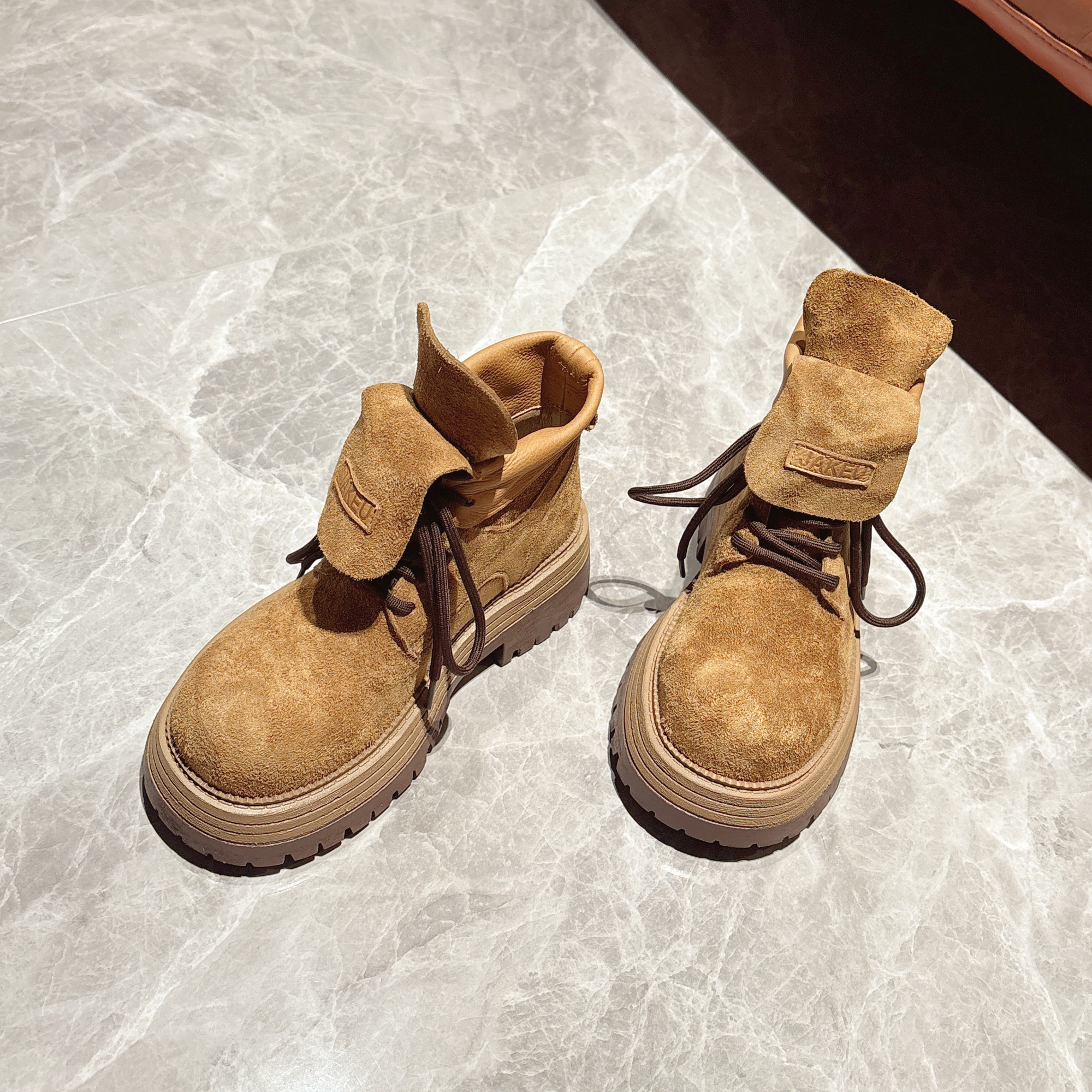 韩国单~两穿真皮中跟短筒马丁靴