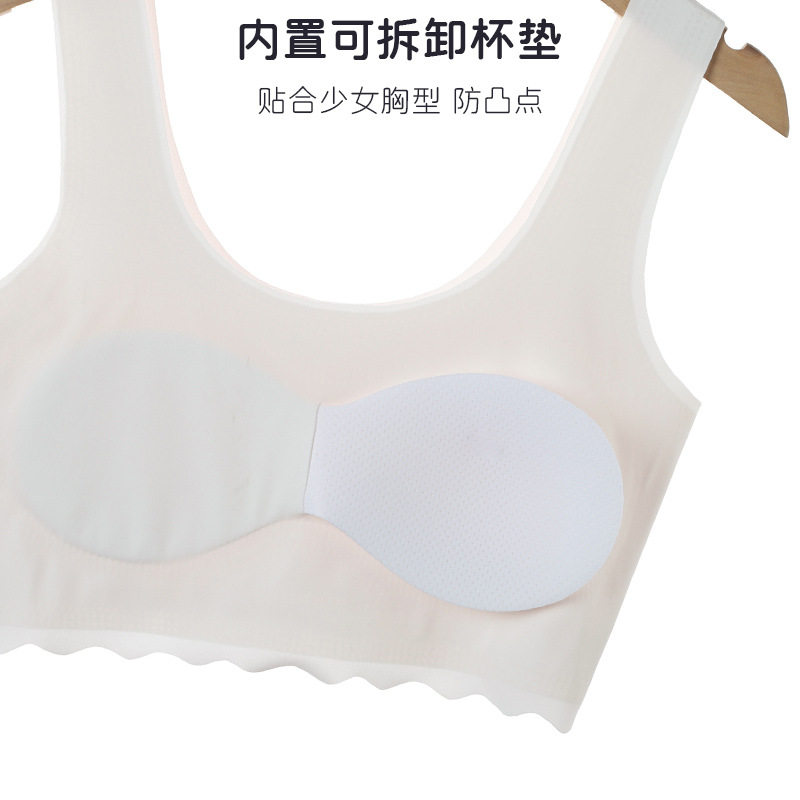 发育期内衣女学生10–12岁女童14