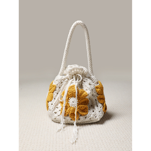 TANG 解锁通勤与度假穿搭 手工编织镂空针织手拎包包 水桶包 TOWN