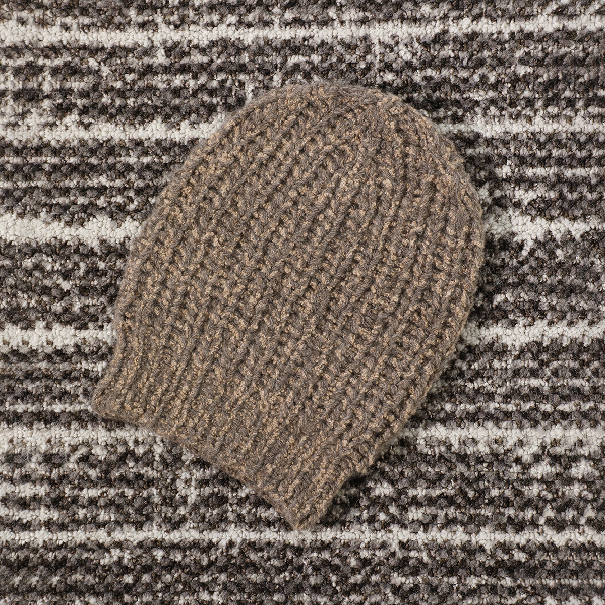 温柔减龄夹花针织冷帽女