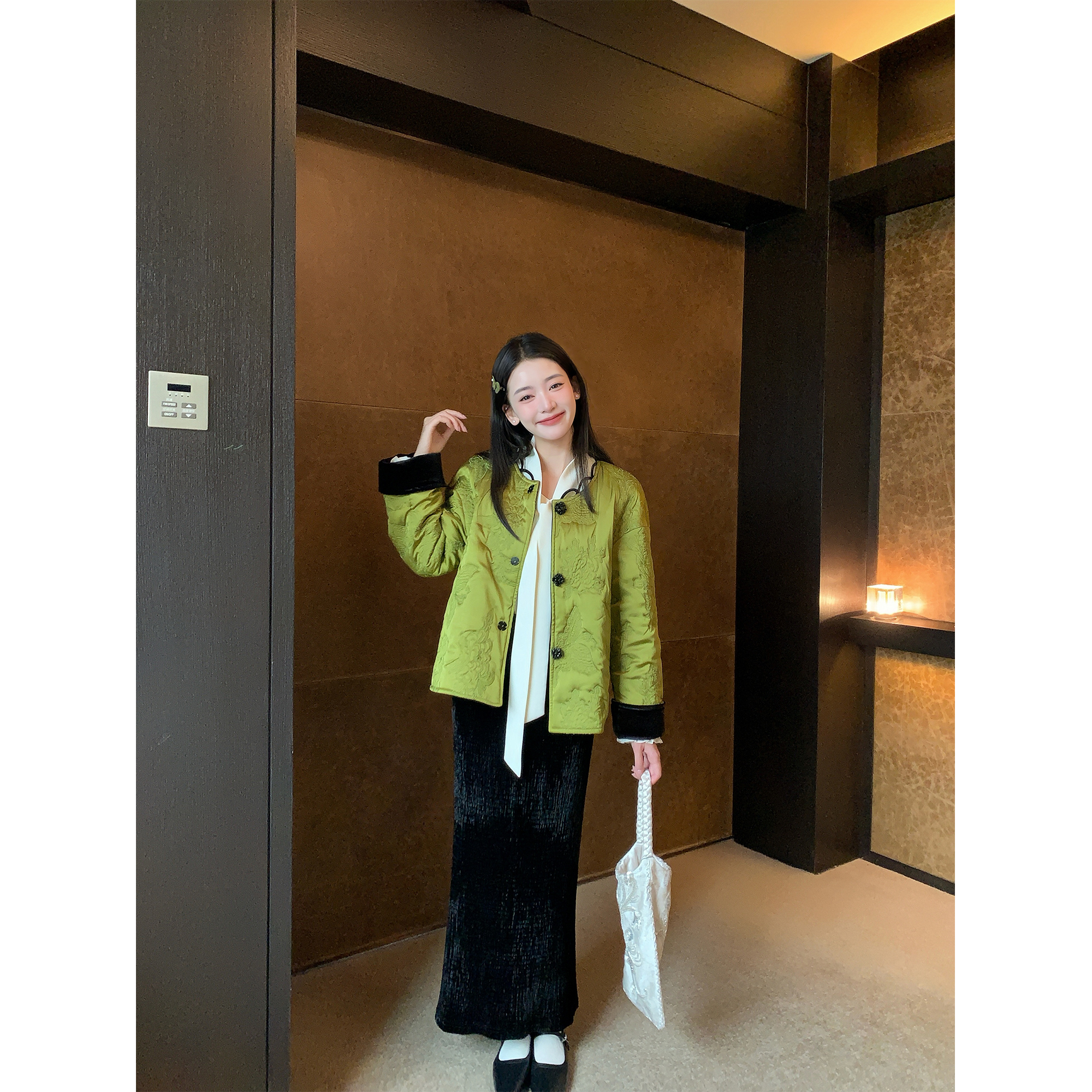 Thecoco 显瘦皱皱松紧腰黑丝绒半裙女秋冬气质百搭垂顺长款直筒裙