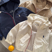 儿童连帽外套2026春秋新款 男童上衣纯色潮牌宝宝抽绳冲锋衣女洋气