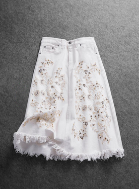 H37 西班牙DAN 墙裂推荐 精致钉珠刺绣 柔软挺括A字半身裙