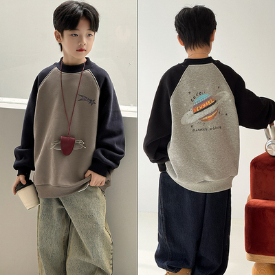 大E小e童装冬卡通插肩袖加绒卫衣