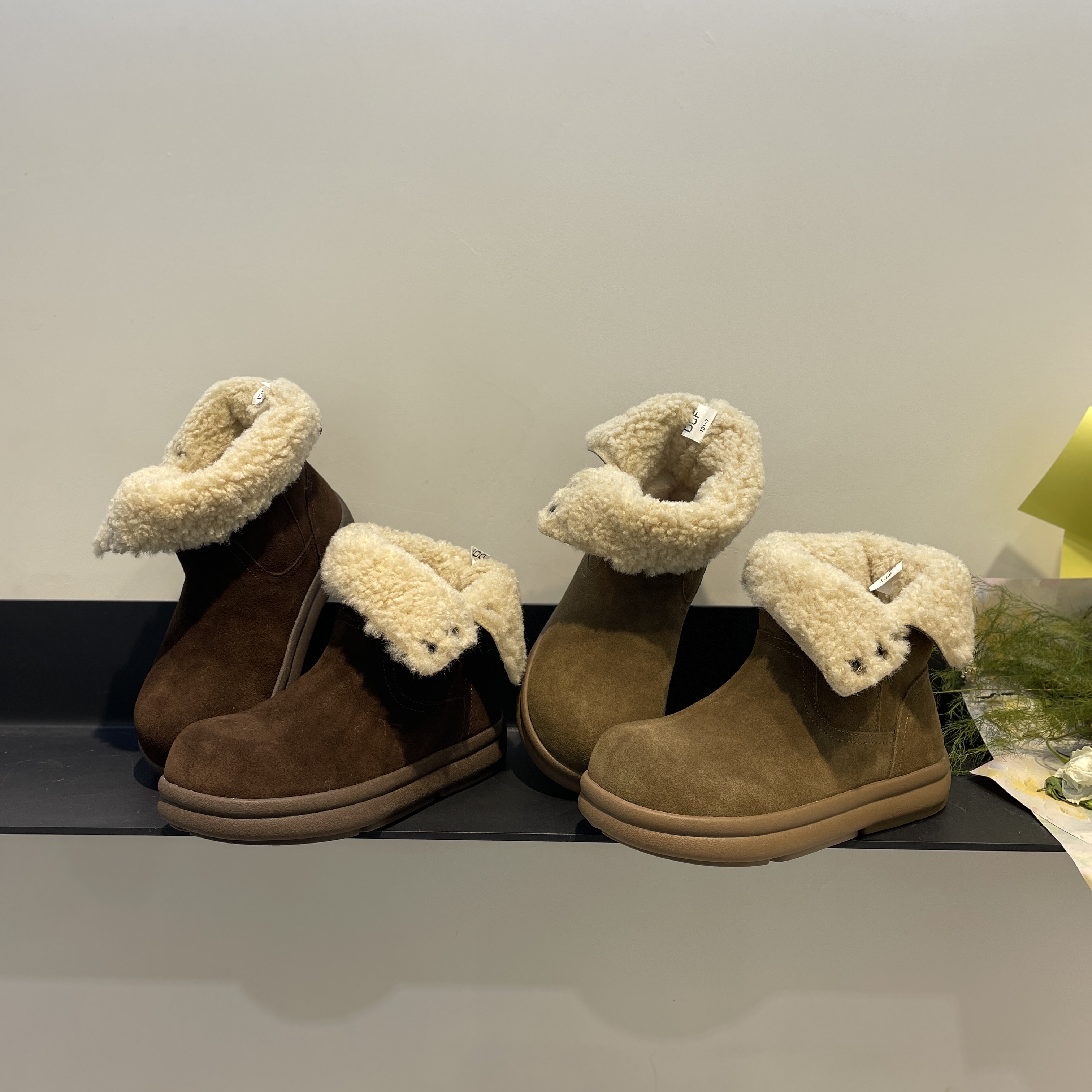 101-7DOF显瘦雪地靴女2025冬季新款保暖毛毛平底防寒加绒真皮棉鞋