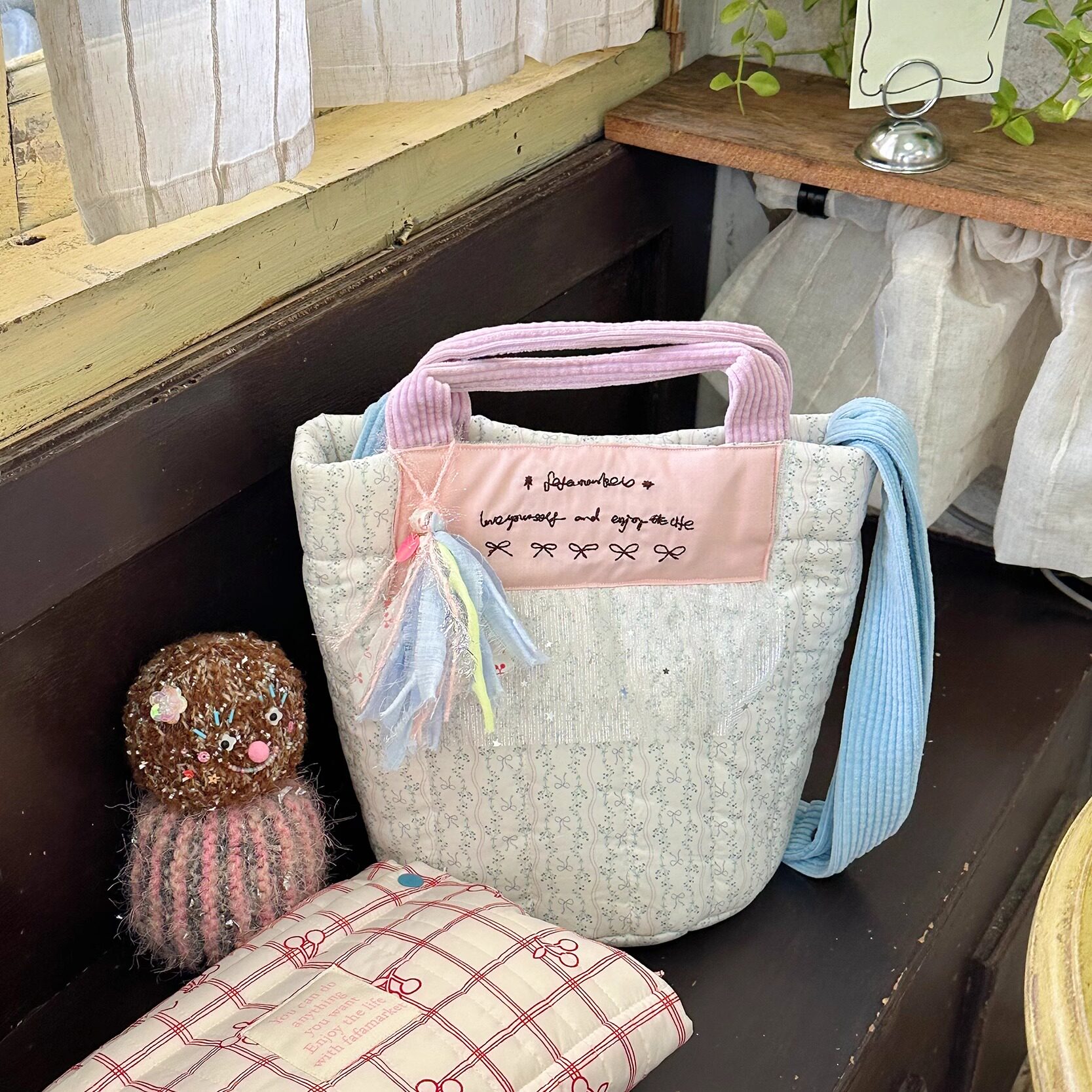 自制韩国ins手提刺绣单肩包浅色清新斜挎水桶包轻便大容量妈咪包