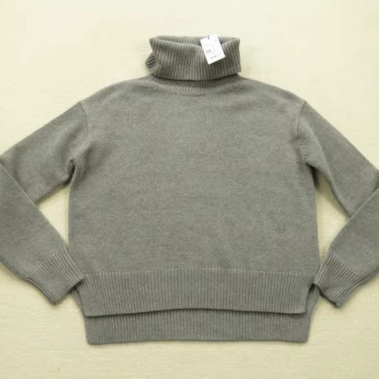 宽松版型女款高领针织羊毛衫