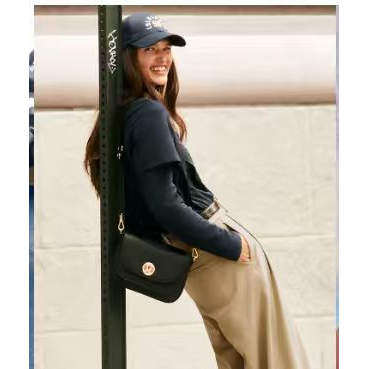 lululemon代购 Leather Alternative Crossbody Bag 女士单肩包