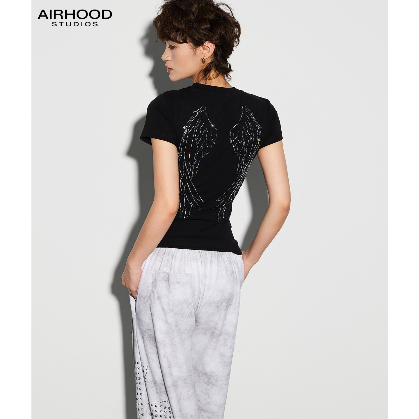 AIRHOOD 美式辣妹烫钻天使翅膀短袖T恤女修身显瘦设计感正肩上衣图片