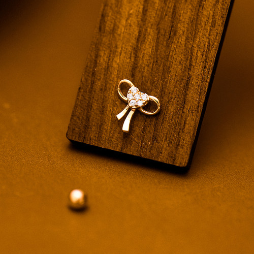 innore10K金蝴蝶结螺纹耳钉