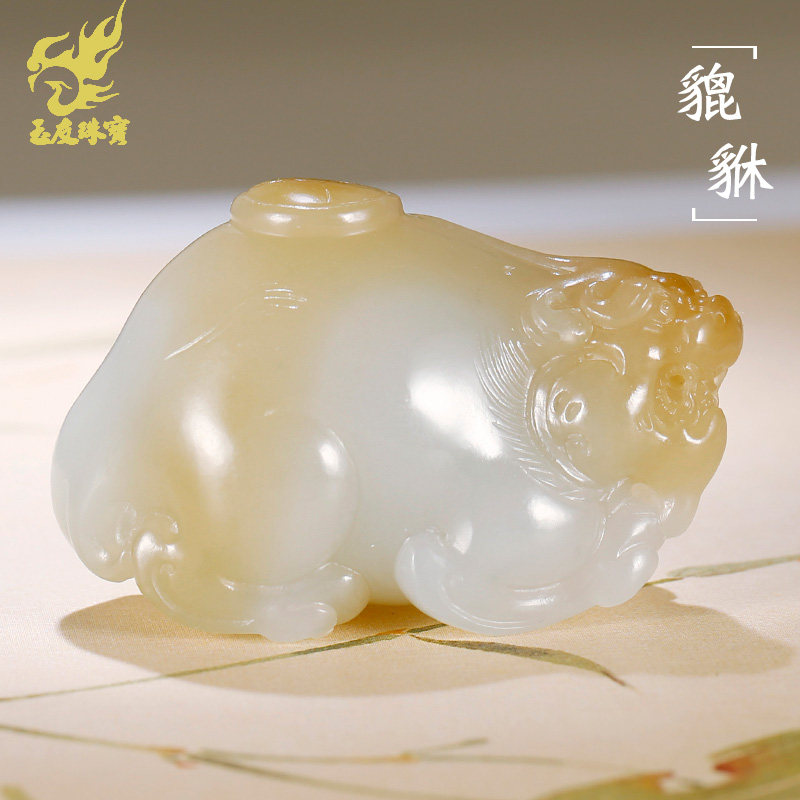和田玉貔貅吊坠男款玉坠糖青白