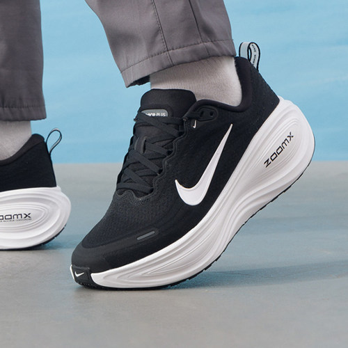 2025新款耐克男鞋 NIKE VOMERO PLUS 轻便缓震舒适跑步鞋 HV8150