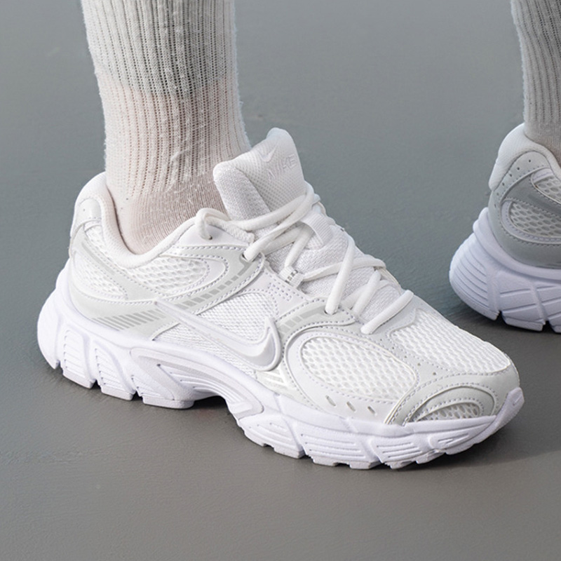 2025新款耐克女鞋NIKE V5 RNR 网眼透气运动鞋低帮轻便跑鞋HQ7901