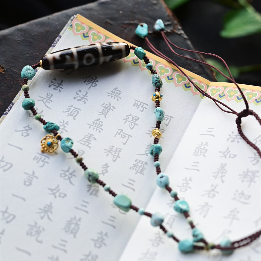 一斤钻戒 三眼天珠吊坠项链 线条流畅 搭配绿松石绳链 18k金