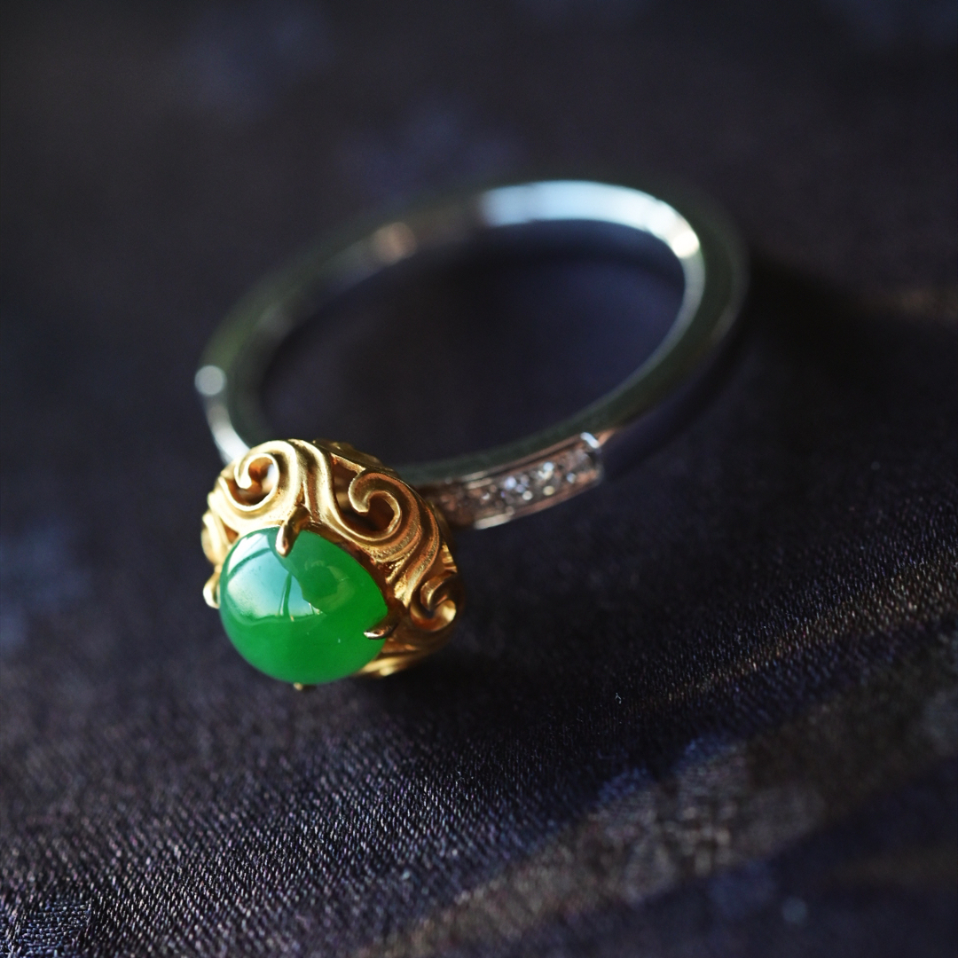 一斤钻戒 天然缅甸A货翡翠戒指 冰阳绿翡翠蛋面 18k金